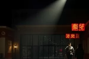 《铁轨上的信》封面，废弃铁轨一路延伸进荒草